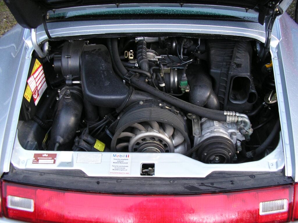 Engine bay for Porsche 993