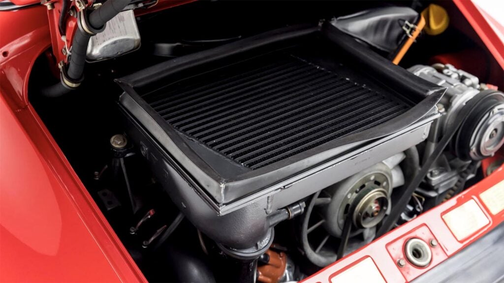 Red Porsche 930 turbo engine
