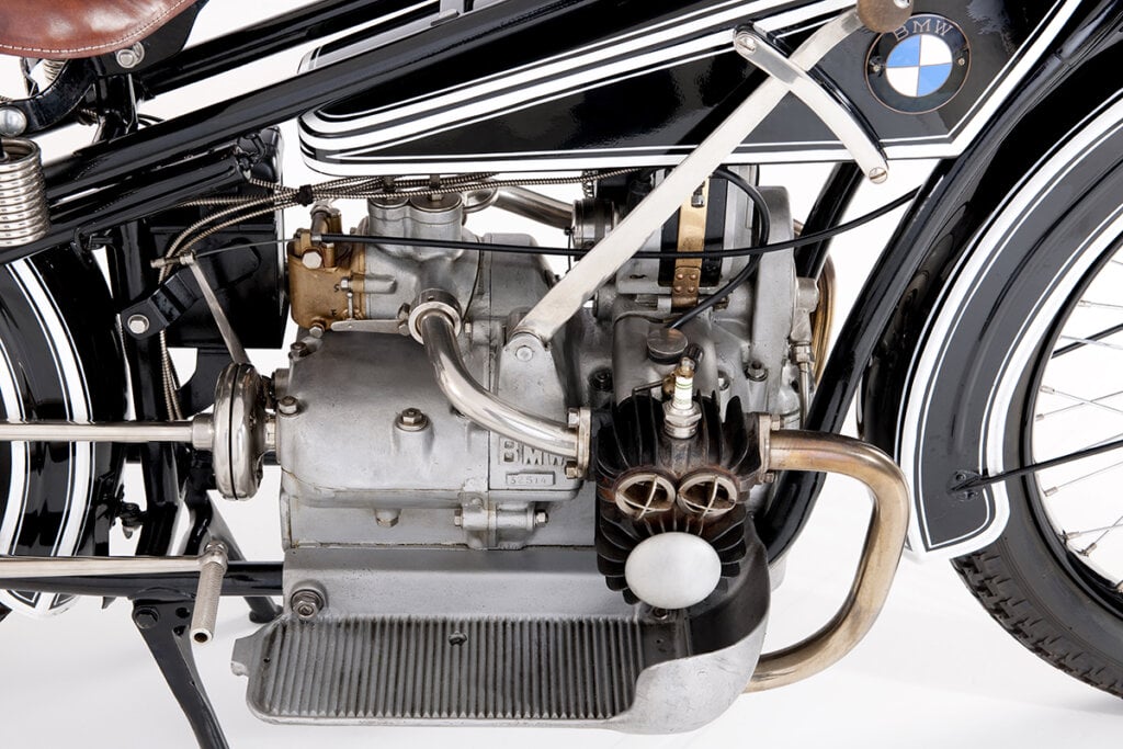 engine closeup for R 32 motorcylce