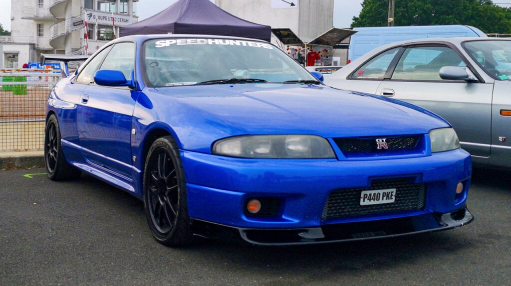 blue nissan skyline GT-R R33