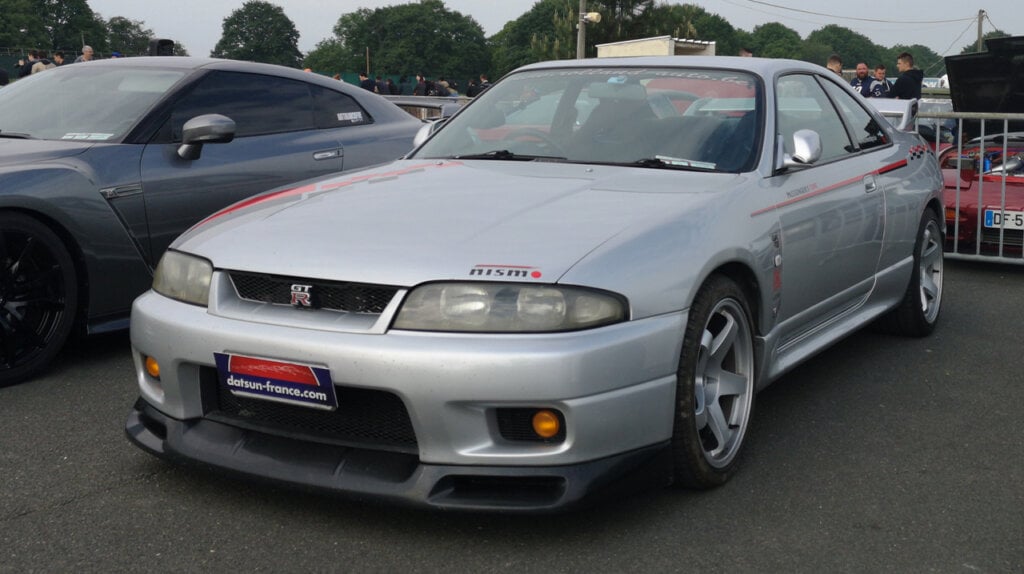 Gray Nissan Skyline GT-R R33 Nismo