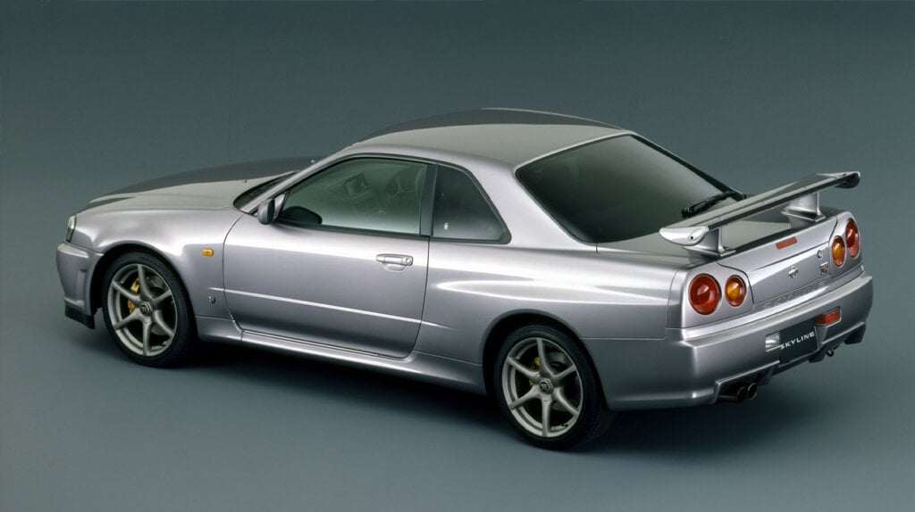 rear of silver nissan skyline GT-R R34