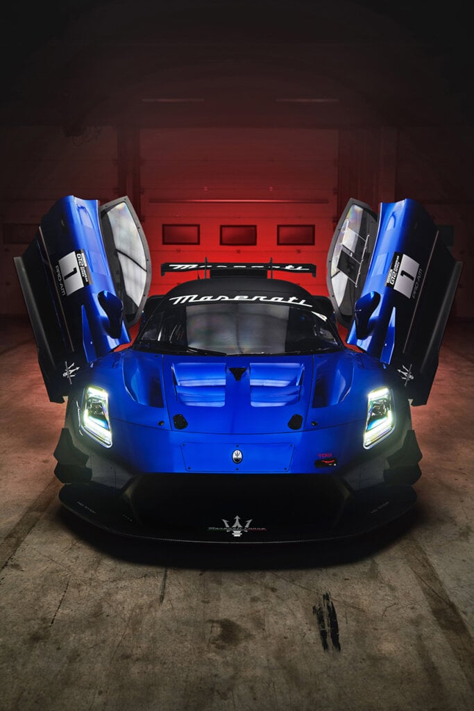 Maserati GT2 blue in dark garage