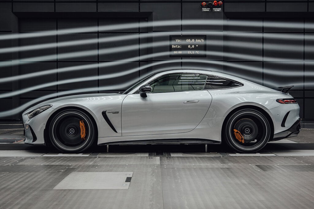 AMG GT Coupe in a wind tunnel, 6 wind stripes going over the top of the car