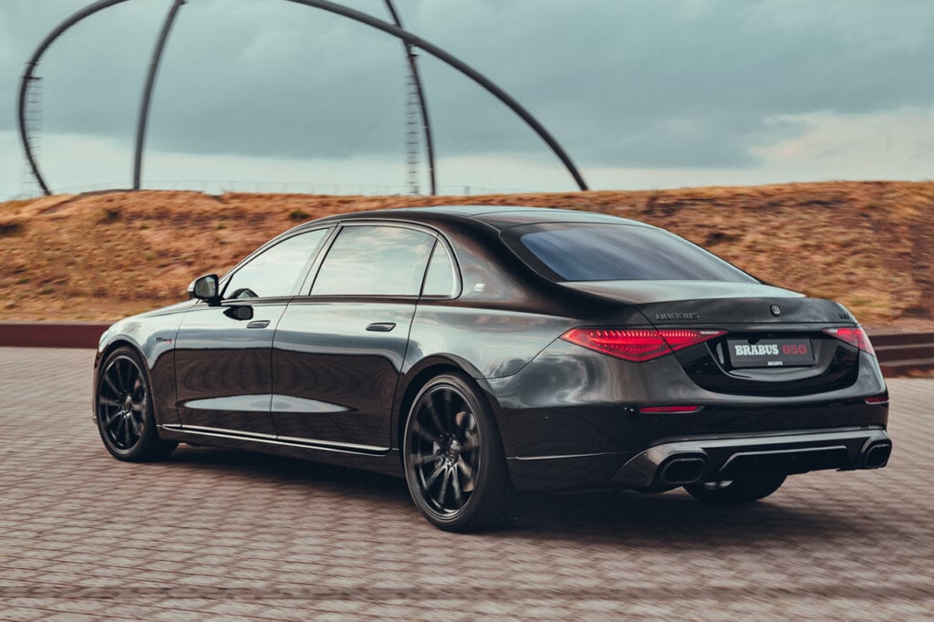 rear shot of black 850 with rings in background