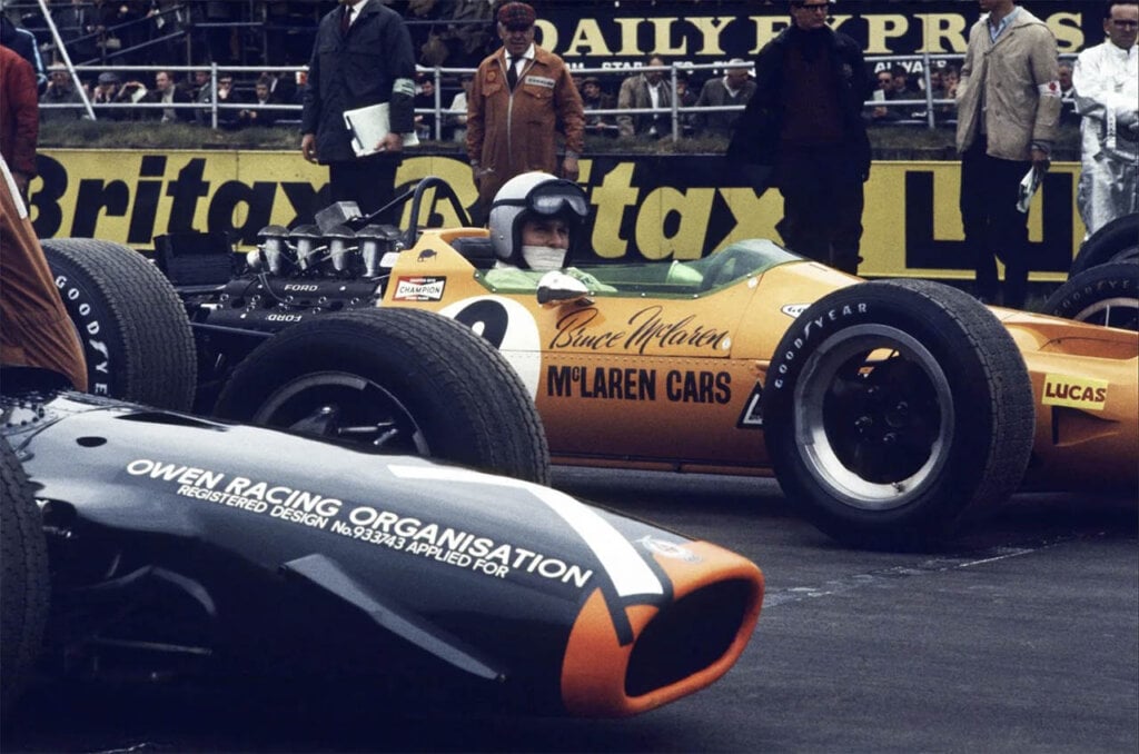 yellow McLaren M7C on a racetrack