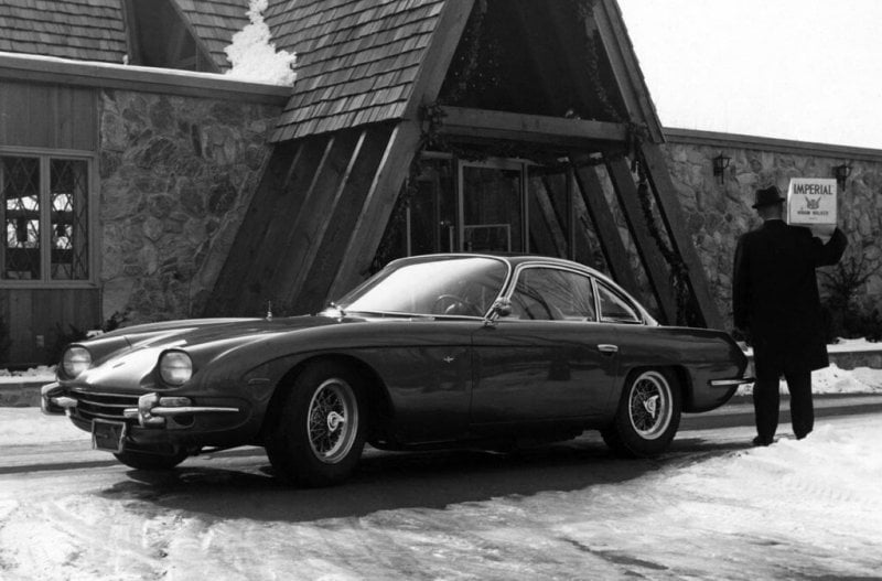 lambo 350 GT model in front of a lodge