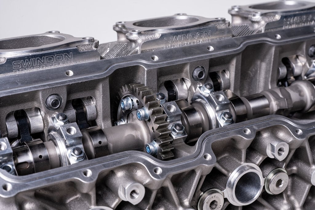 Swindon Powertrain rods and gears exposed setup in a cylinder headkit