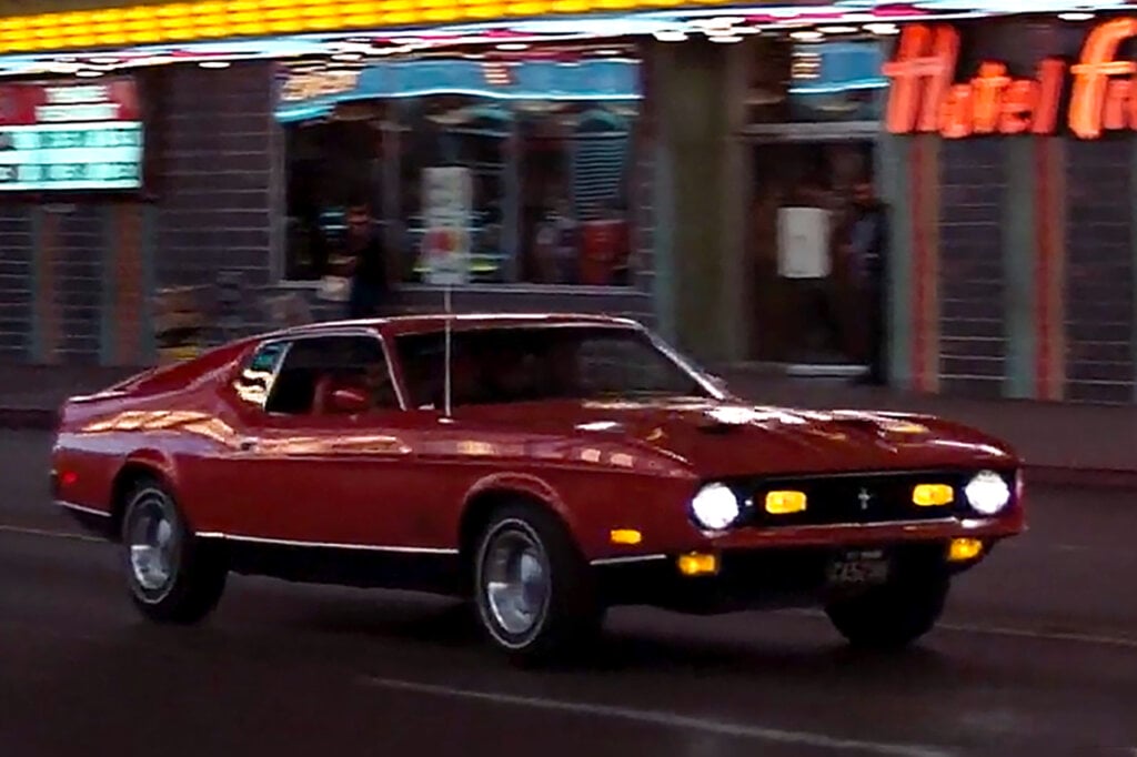 Red Ford Mustang Mach 1 in the 007 movie: Diamonds are Forever