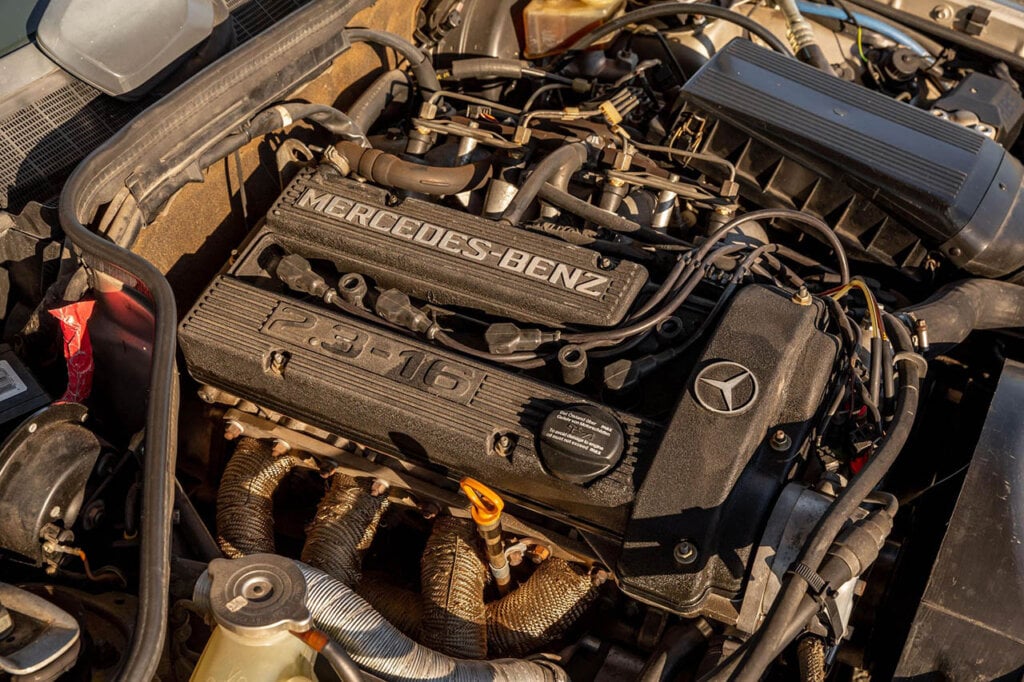 Mercedes-Benz 190E 2.3-16 engine compartment