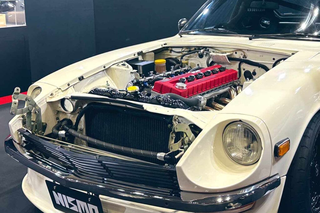 L-engine upgraded from Nismo Heritage in a white Datsun 240Z