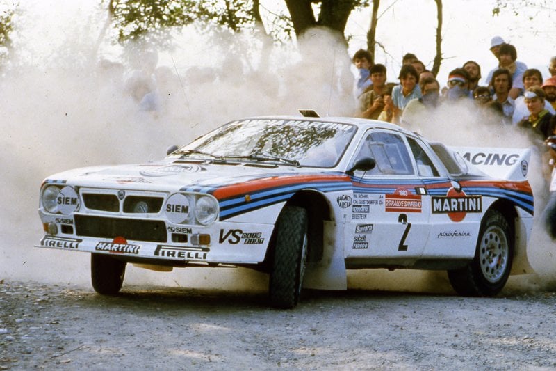 Lancia 037 drifting through a turn near spectators